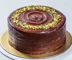 4 kişilik Klasik çikolatalı fıstıklı yaş pasta fiyatları Tokat pasta