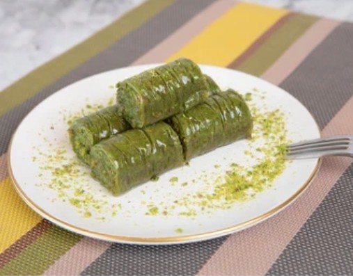 Tereyağlı Hamur 1000 Gr Fıstık Sarma Tokat pasta